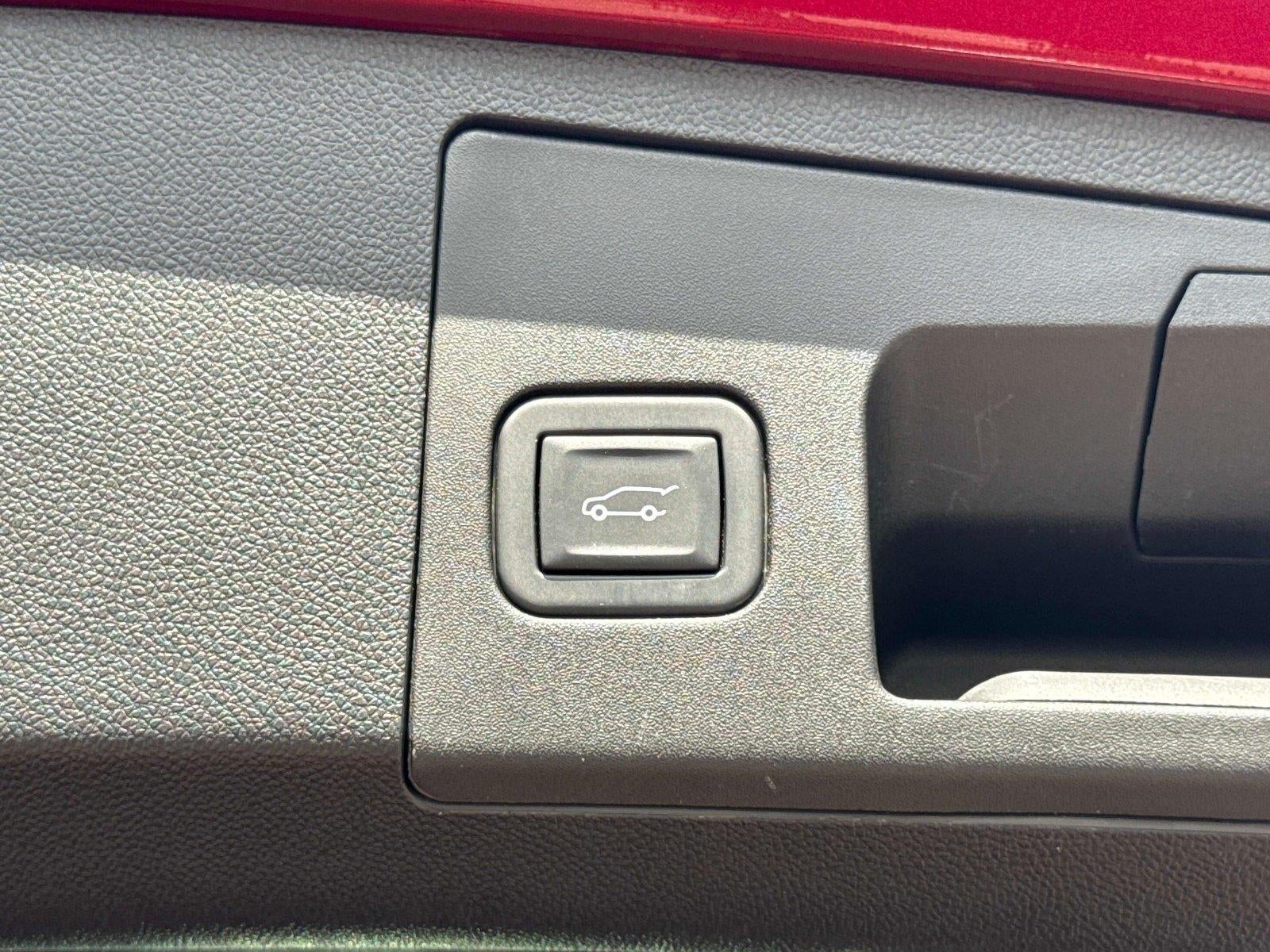 2024 Cadillac XT4 FWD Premium Luxury