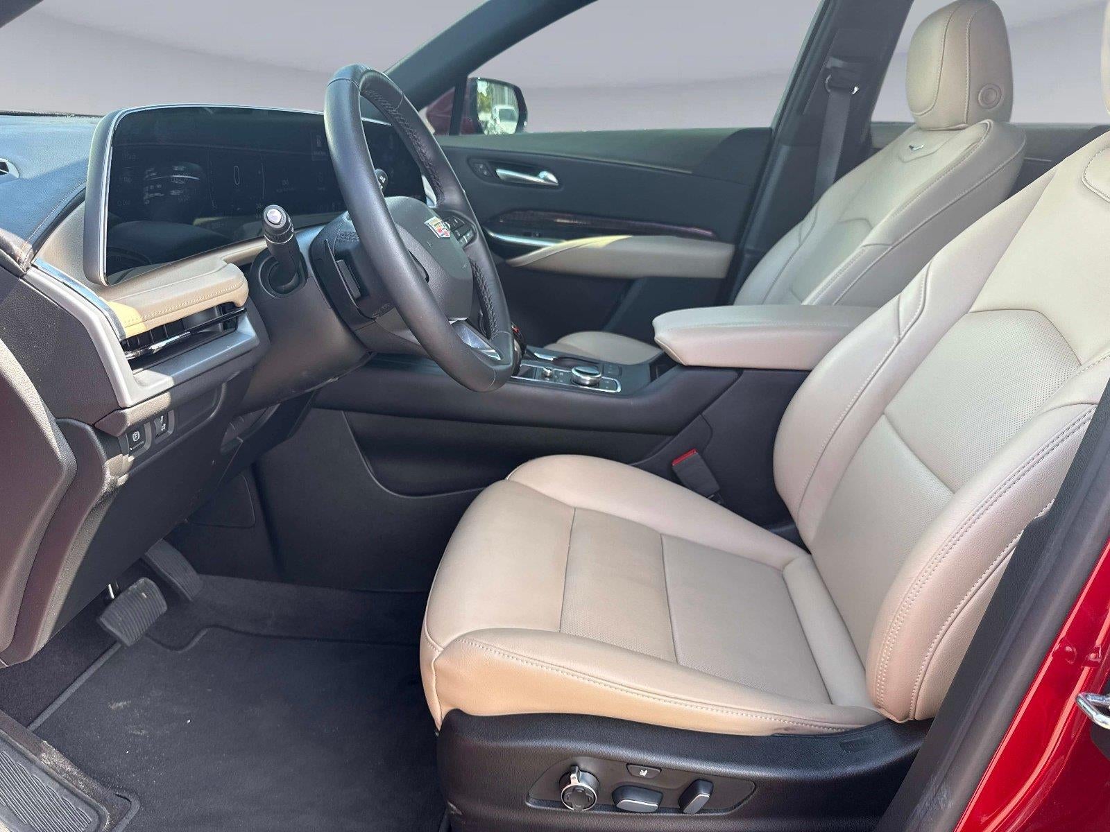 2024 Cadillac XT4 FWD Premium Luxury