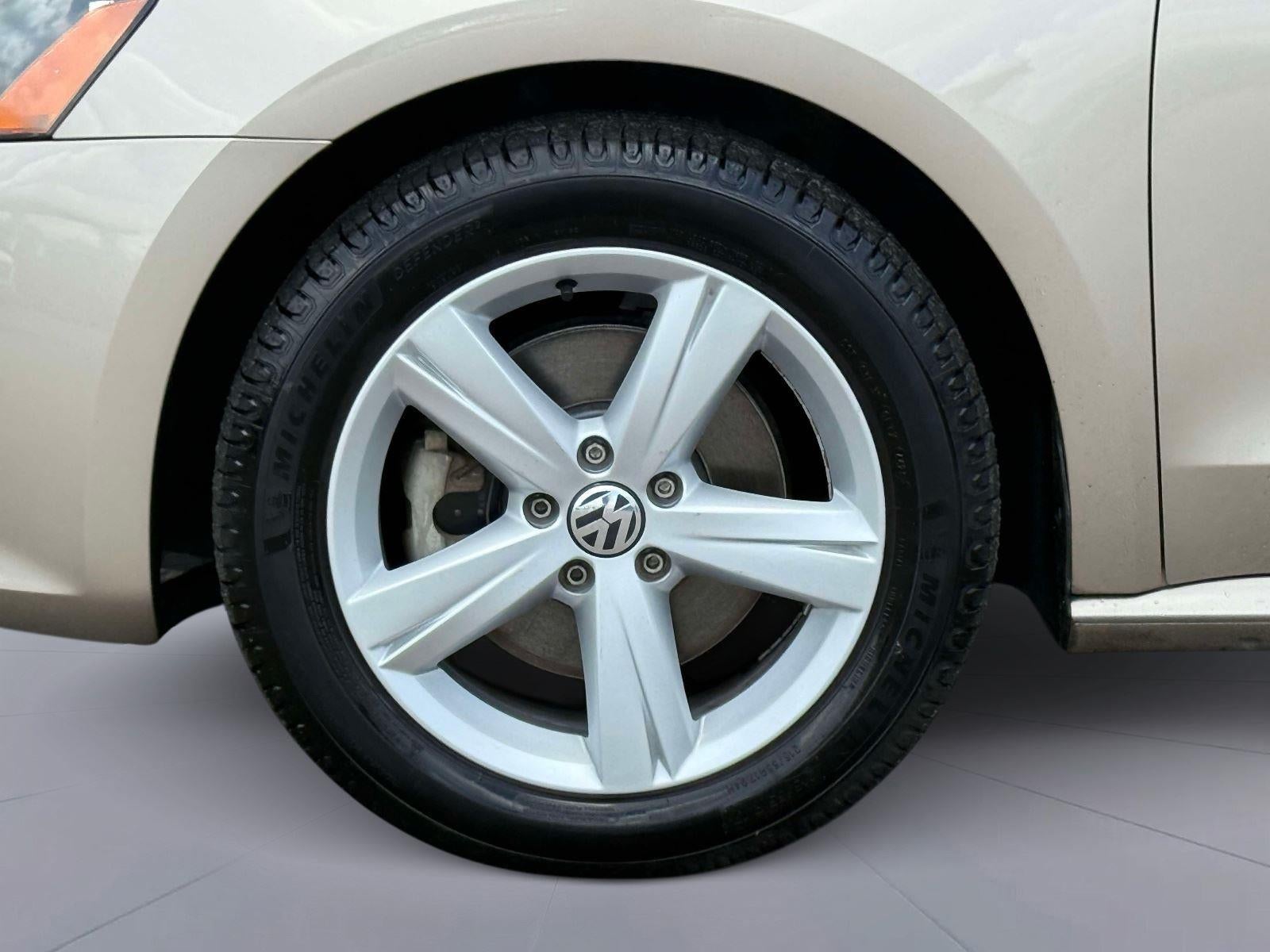 2015 Volkswagen Passat 1.8T SE