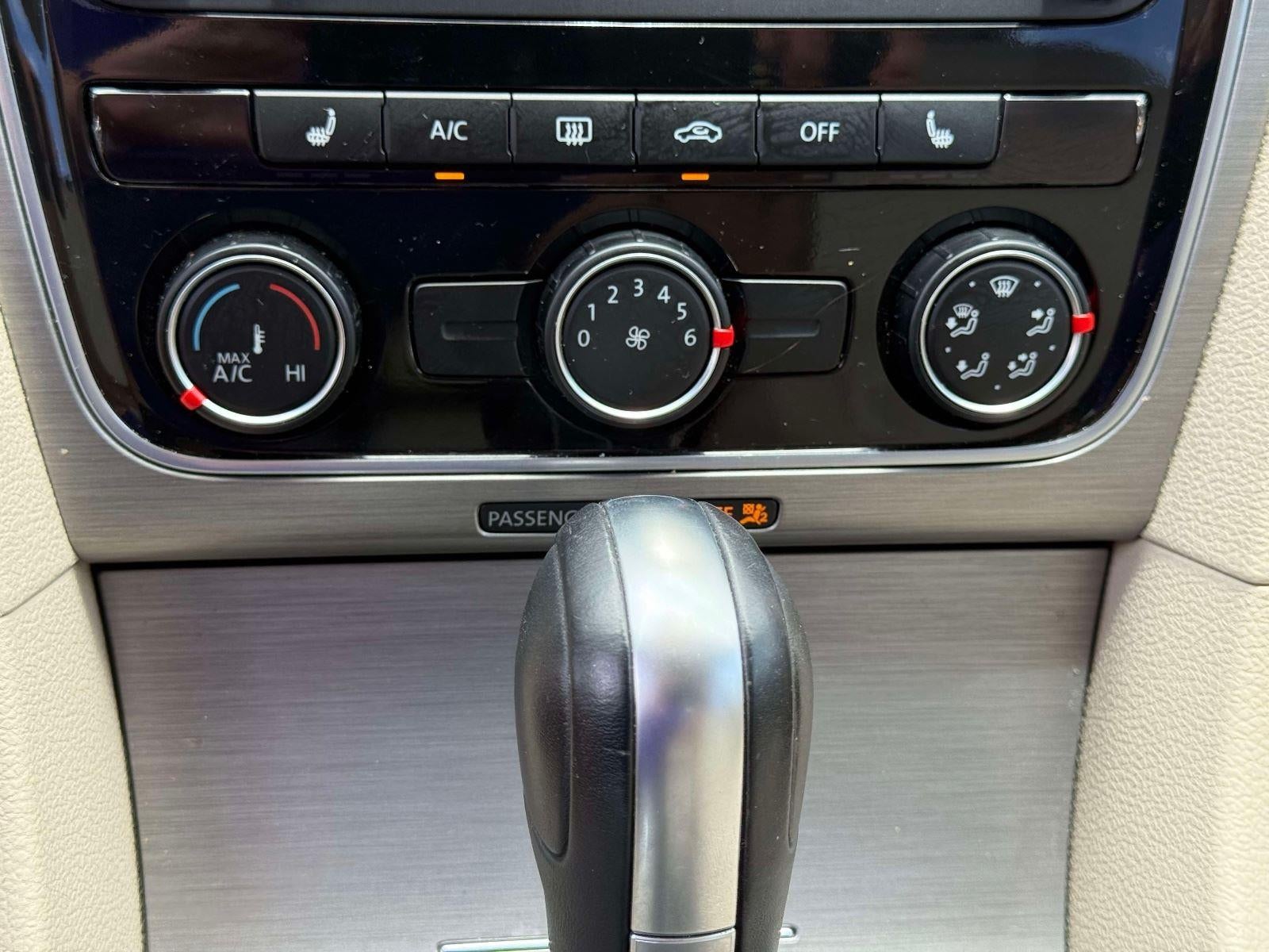 2015 Volkswagen Passat 1.8T SE