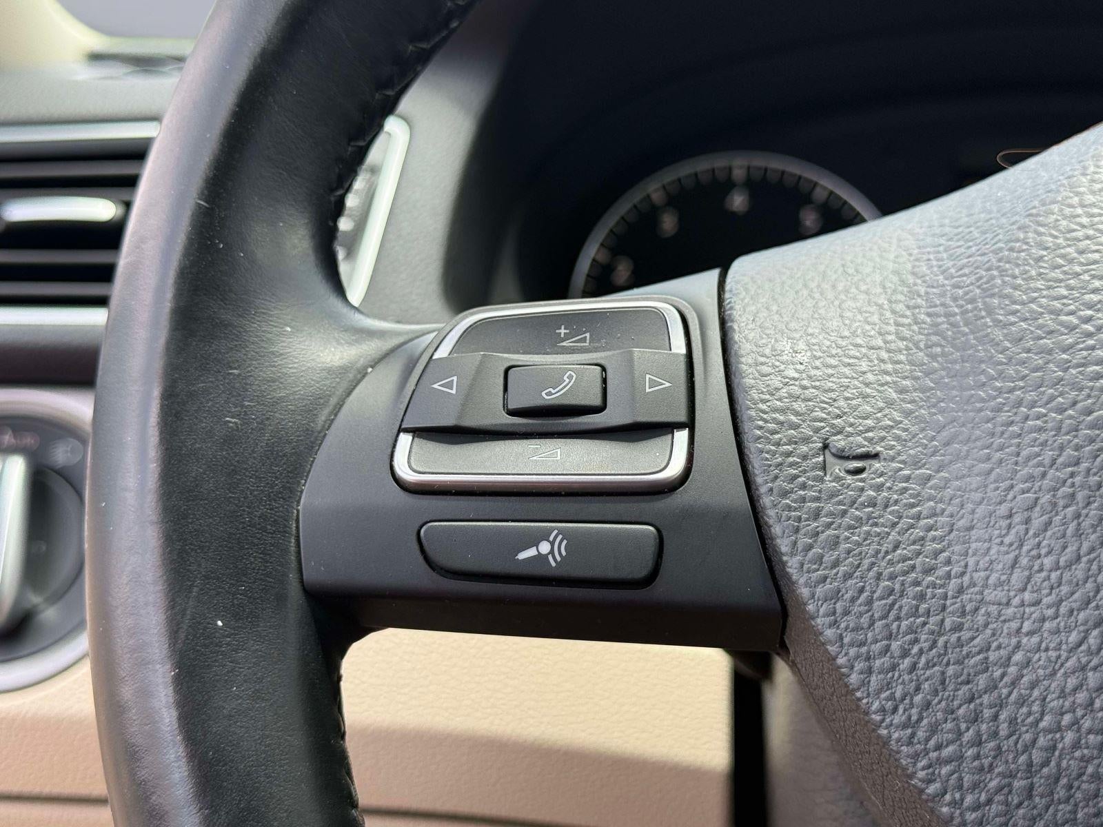2015 Volkswagen Passat 1.8T SE