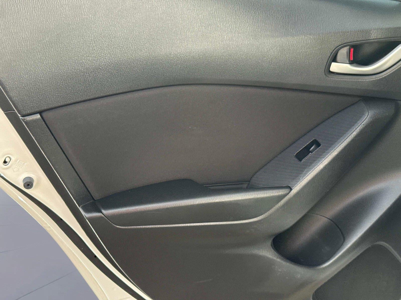 2015 Mazda Mazda3 i Sport