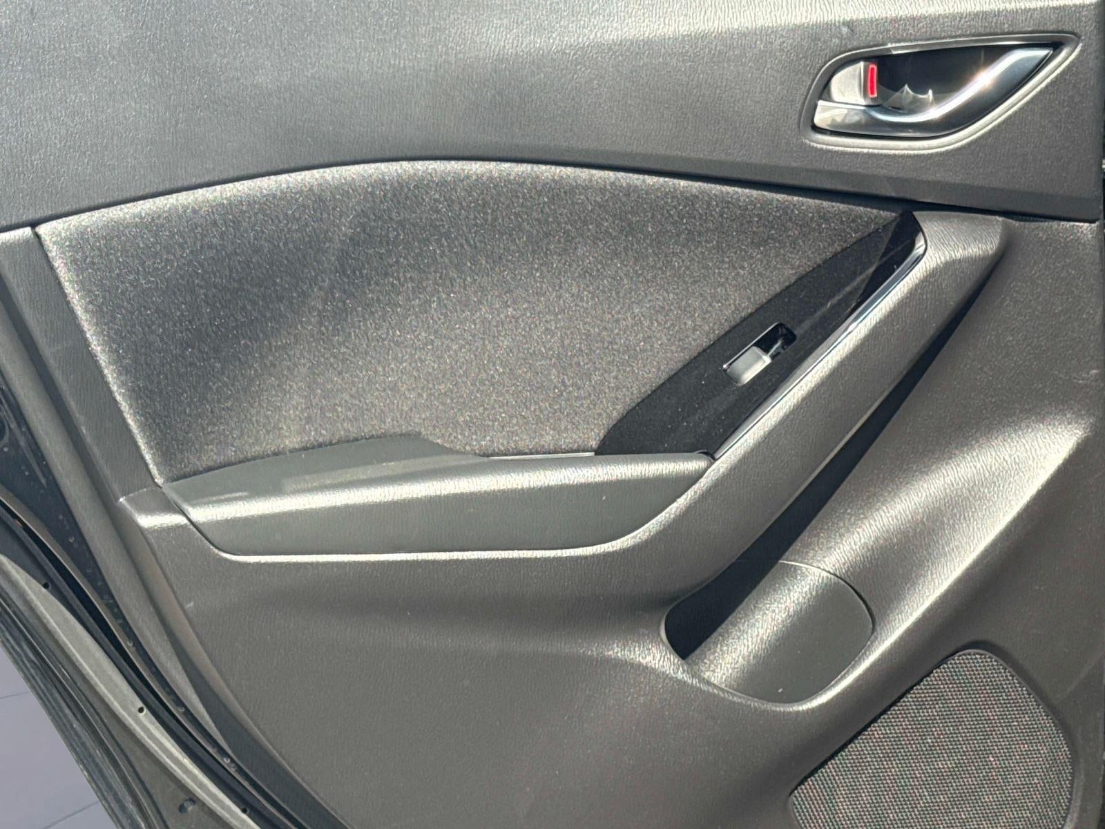 2018 Mazda Mazda3 5-Door Sport