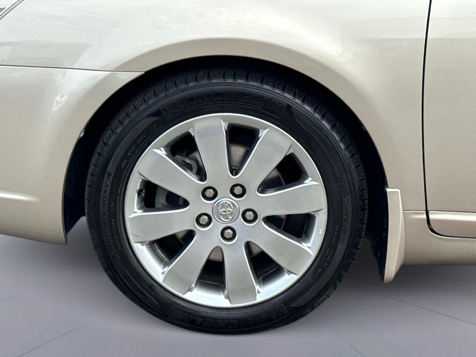 2005 Toyota AVALON Base