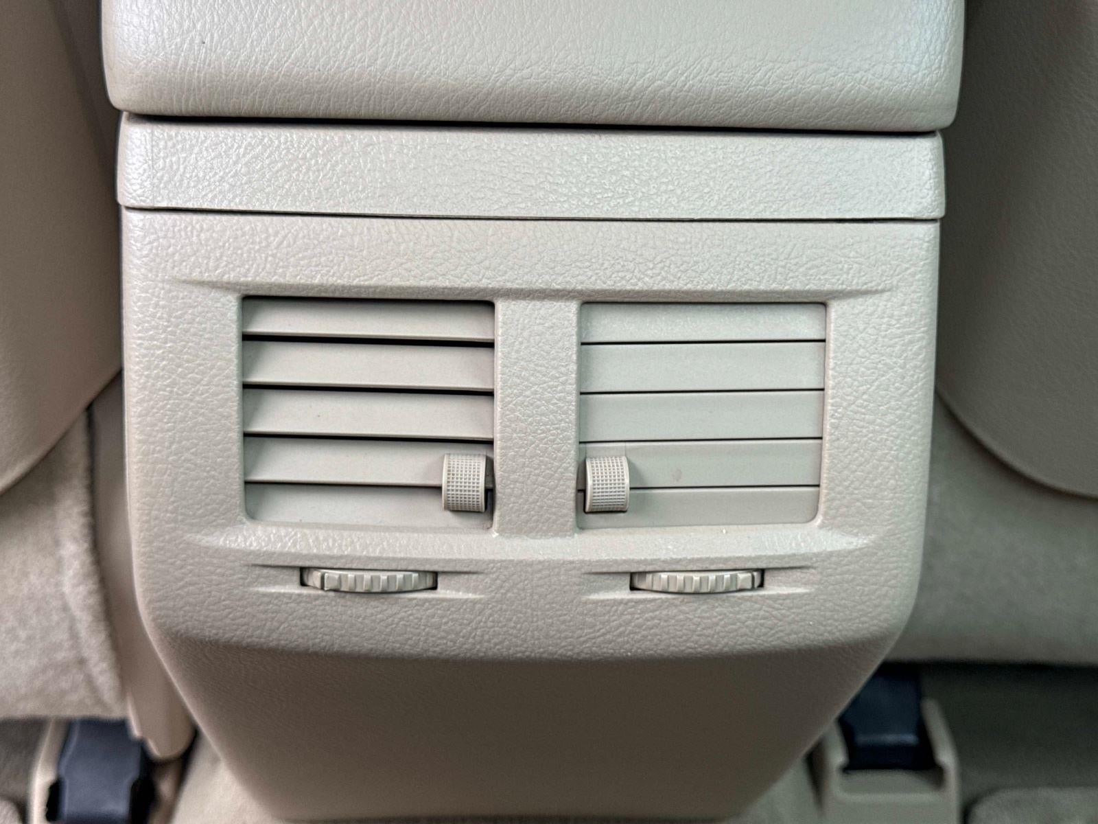 2005 Toyota AVALON Base