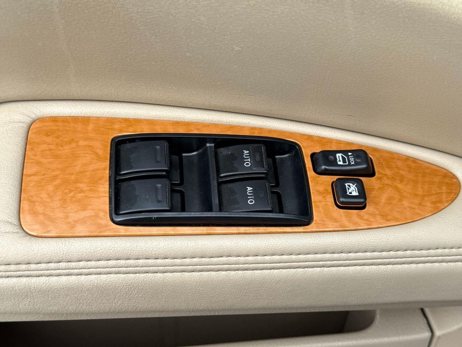 2005 Toyota AVALON Base