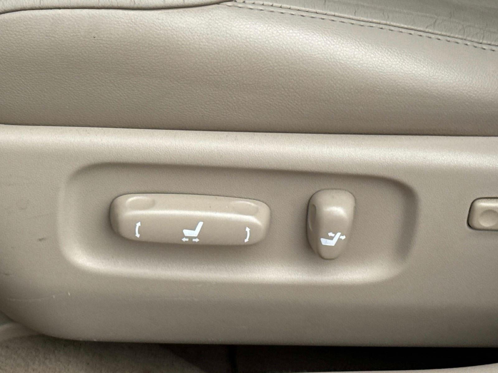 2005 Toyota AVALON Base