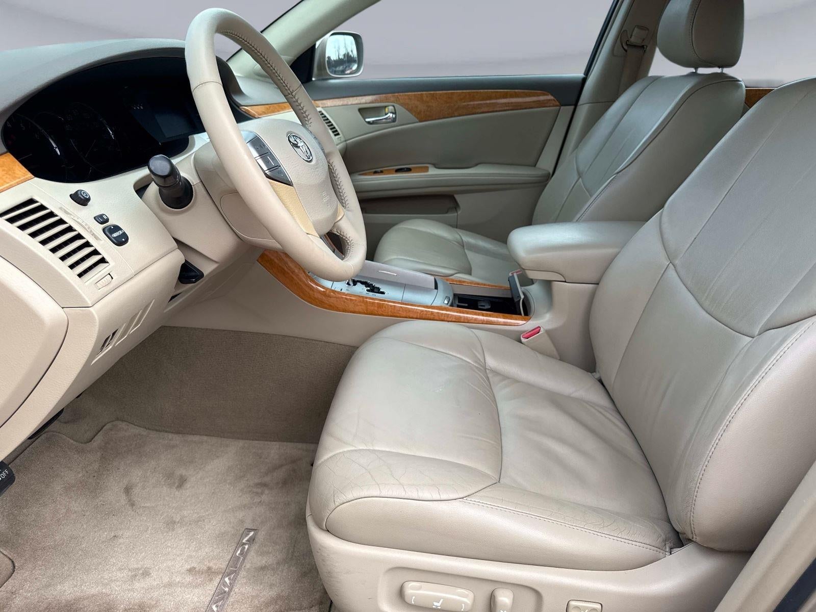 2005 Toyota AVALON Base