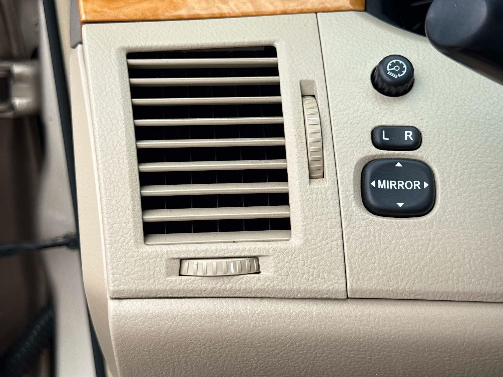 2005 Toyota AVALON Base