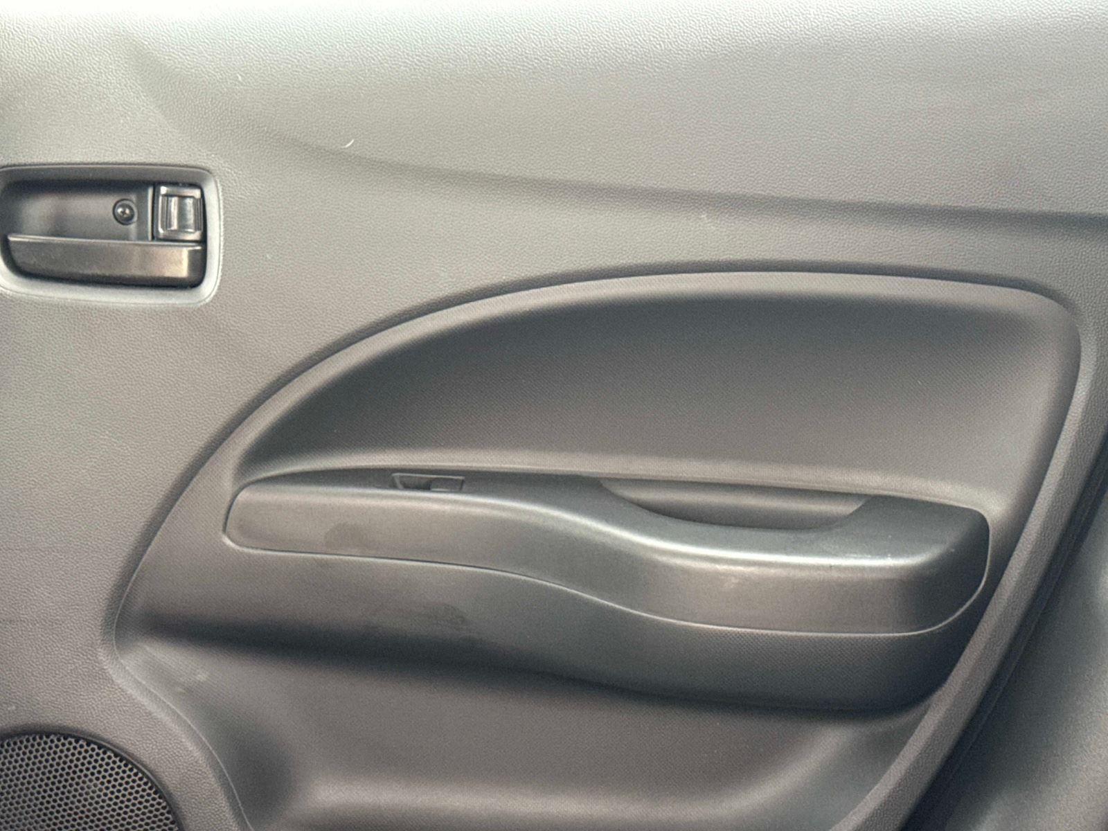 2017 Mitsubishi Mirage ES