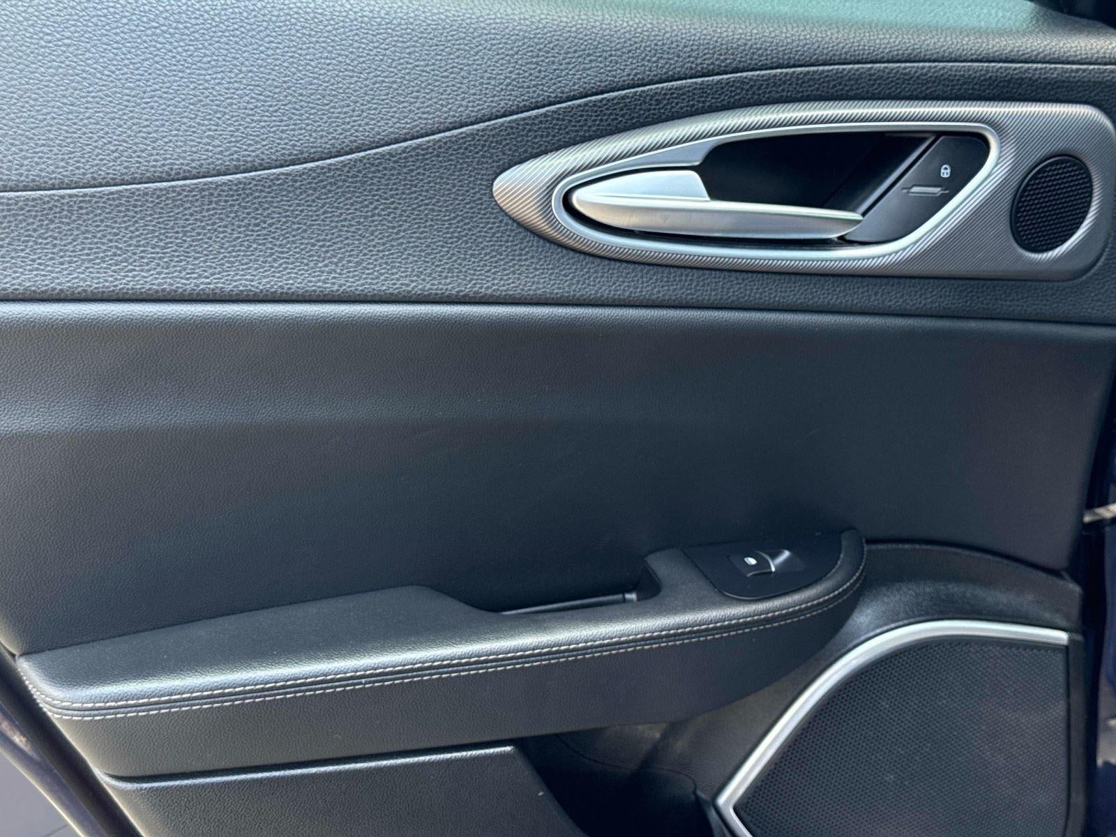 2017 Alfa Romeo Giulia Base