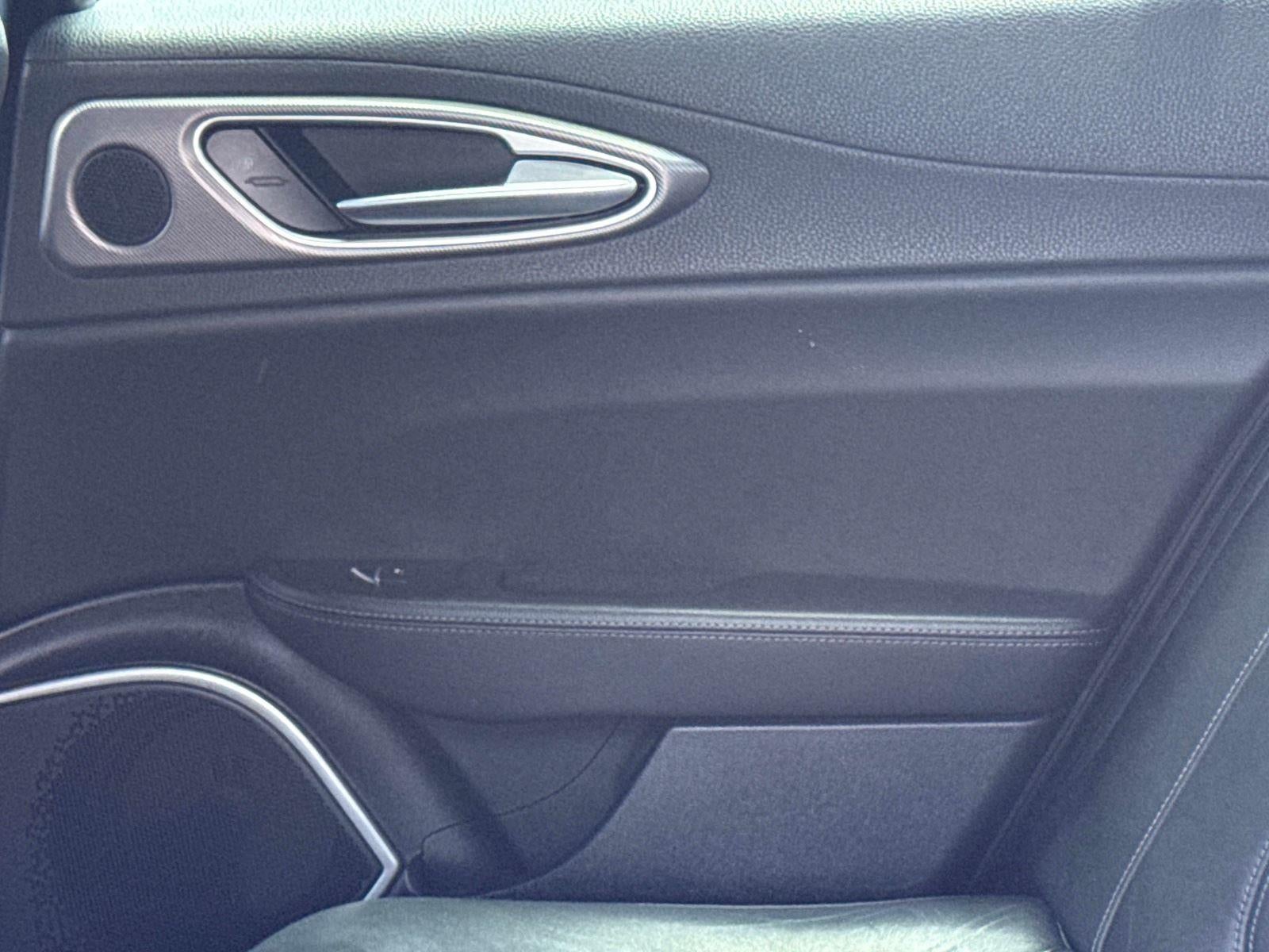 2017 Alfa Romeo Giulia Base